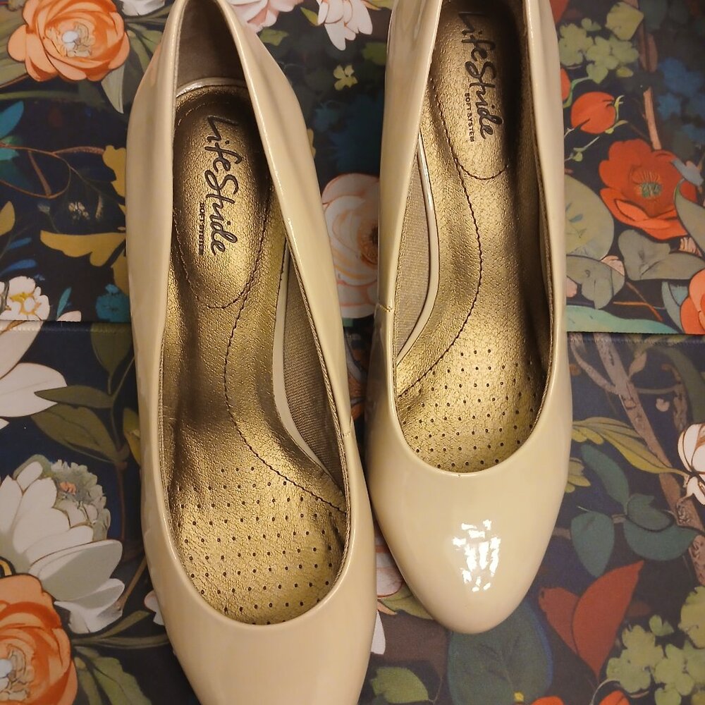 Life Stride Soft System Cream Heels